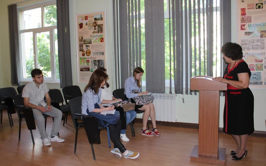 ​Российские студенты изучают азербайджанский язык в БСУ
