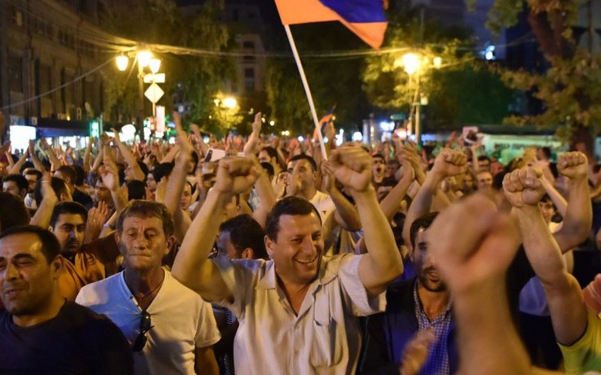 ​На площади Свободы Еревана проходит многолюдный митинг
