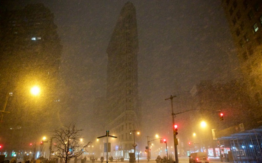 В Нью-Йорке из-за снежной бури объявлено чрезвычайное положение
