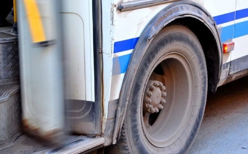 В Баку один человек пострадал в ДТП с пассажирским автобусом