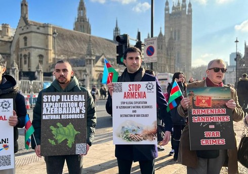 В Лондоне прошла акция протеста против незаконной добычи Арменией полезных ископаемых на территории Азербайджана
