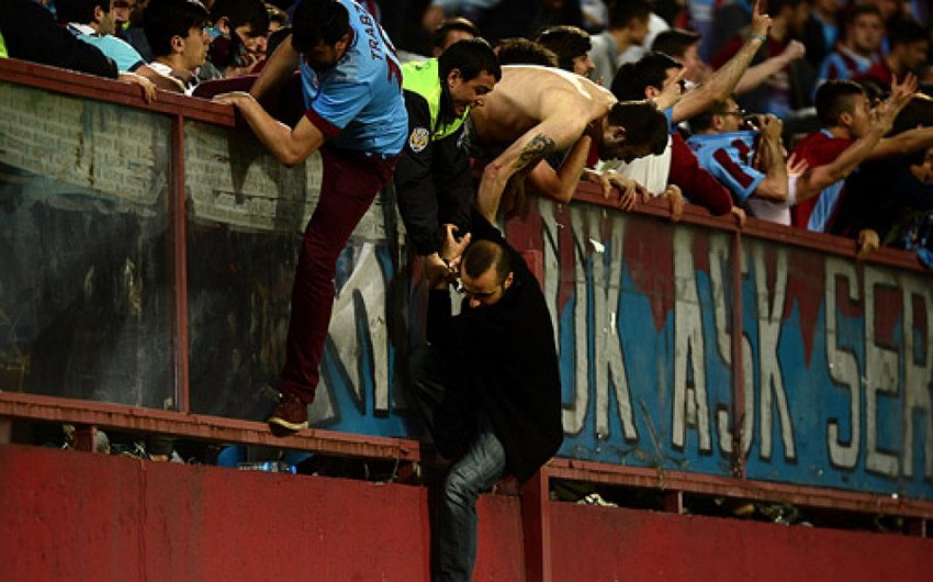 Trabzonspor - Fənərbaxça oyunu yarımçıq dayandırılıb