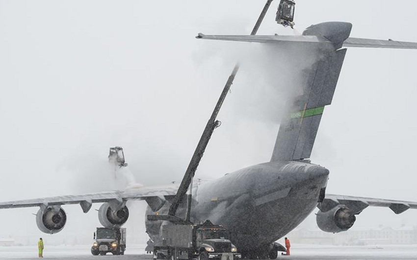 В США из-за снегопадов отменено более 6,7 тысячи рейсов