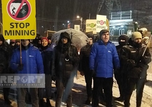 Несмотря на снежную погоду акция протеста на дороге Ханкенди-Лачын продолжается уже 28-й день