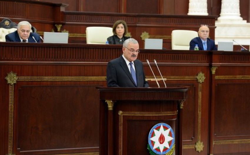 Azərbaycan hökuməti parlamentdə hesabat verir