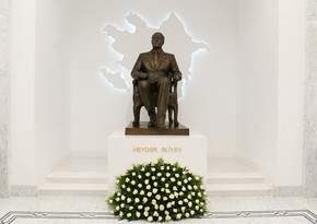 В Аппарате Кабинета министров почтили память Гейдара Алиева