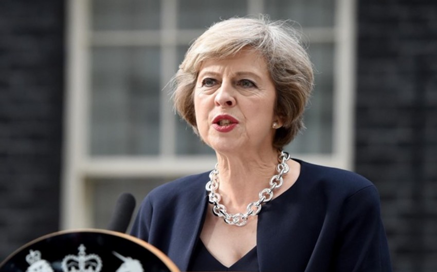 Премьер-министра Великобритании обвинили в расизме и враждебном отношении к мигрантам