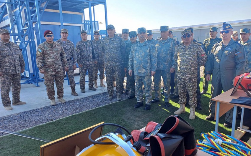 Azerbaijani Defense Minister visits one of Kazakhstan's warships