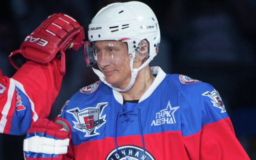 ​Путин сыграл в гала-матче Ночной хоккейной лиги в Сочи и забросил шайбу