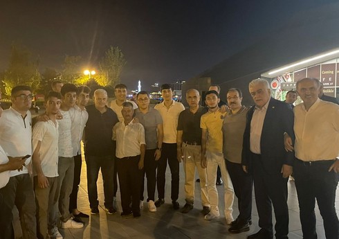 Бывший премьер-министр Турции встретился с азербайджанской молодежью