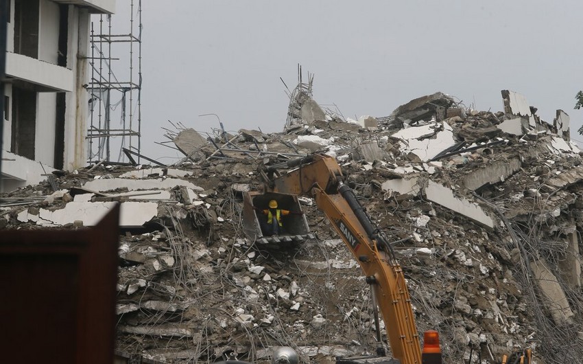 Число погибших при обрушении высотного здания в Лагосе достигло 22