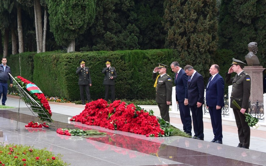 Послы страны ГУАМ почтили память общенационального лидера Азербайджана Гейдара Алиева