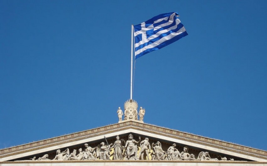 ​В Греции начались досрочные парламентские выборы
