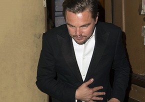 DiCaprio nearly forgets Oscar award at after-party - VIDEO