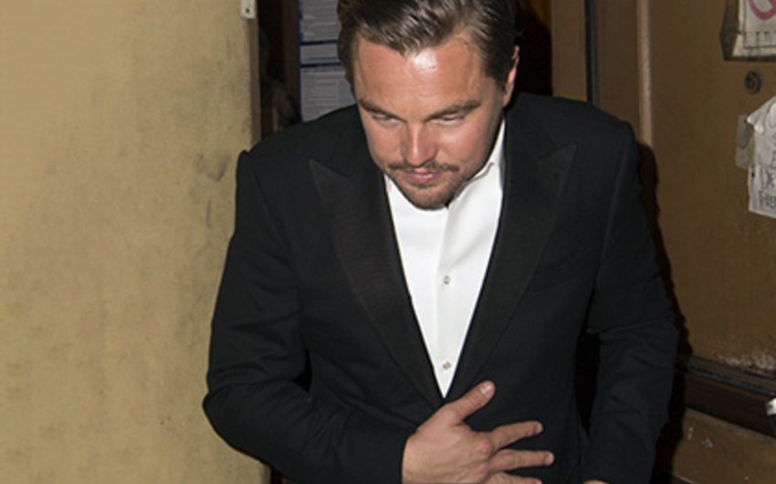 DiCaprio nearly forgets Oscar award at after-party - VIDEO