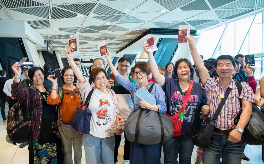 В аэропортах Азербайджана визы получили более 376 тыс. туристов
