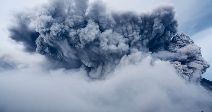 Вулкан Канлаон выбросил столб пепла и дыма на высоту 5 км