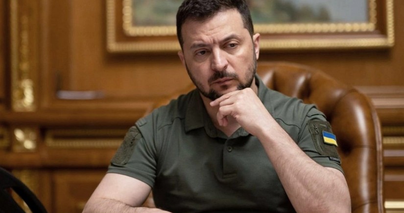 Zelenski: Ukrayna torpağında xarici kontingent sülhün təminatıdır
