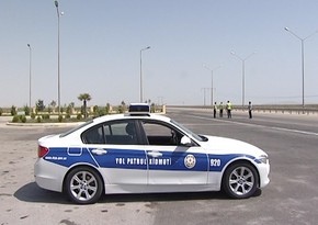 Yol polisi sürücüyə: Yorğunsansa, üzünə su vur - VİDEO - YENİLƏNİB