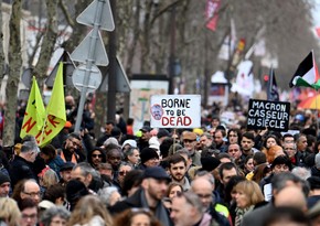 Во Франции более 300 человек задержали на акциях против пенсионной реформы