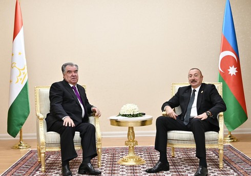 Эмомали Рахмон поздравил президента Азербайджана