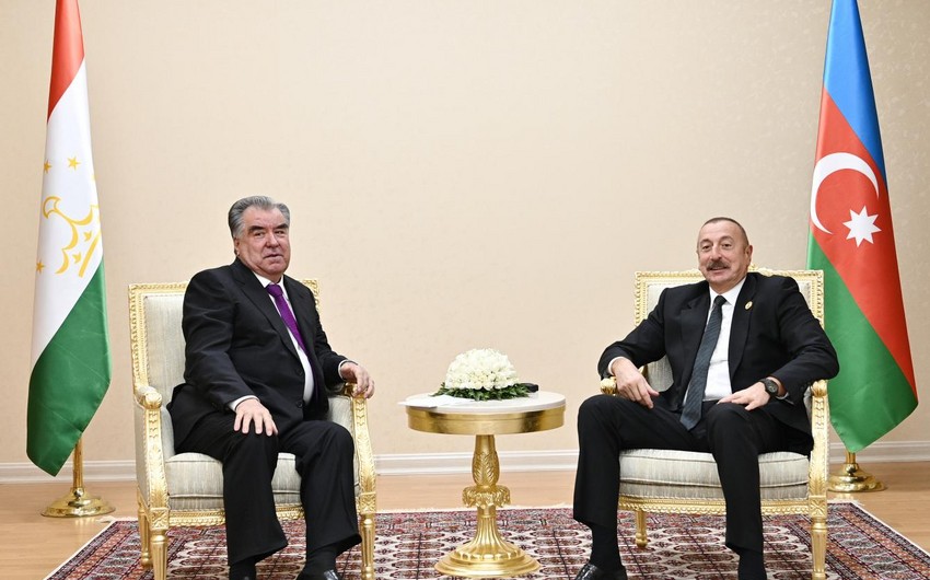Эмомали Рахмон поздравил президента Азербайджана
