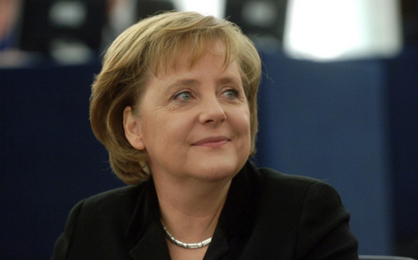 Меркель: Германия намерена продолжить поставки военного снаряжения в Ирак для борьбы с ИГ