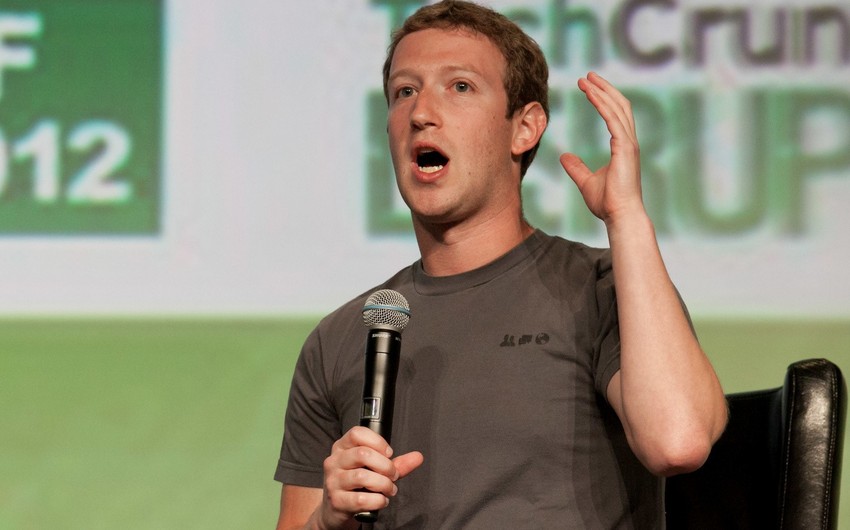 “Facebook” Mark Zukerberqin paylaşımlarını silib