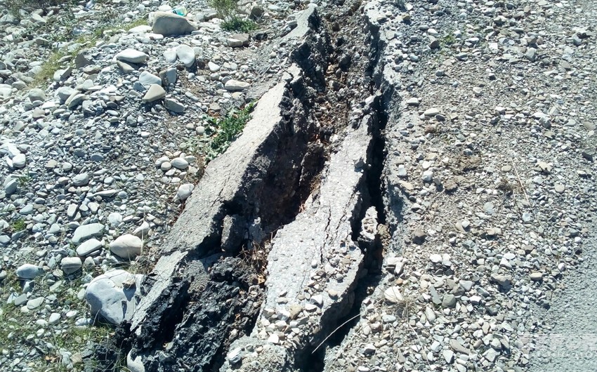 На Агсуинском перевале произошел оползень, на магистральной дороге возникли трещины - ФОТО - ВИДЕО