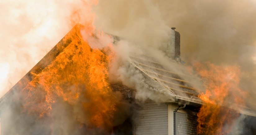 В Сальяне произошел пожар в доме, погиб один человек