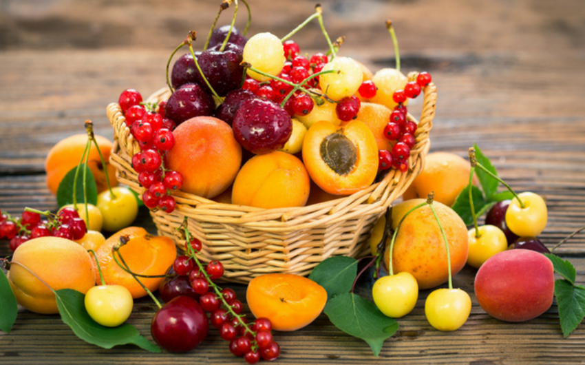 Азербайджан проверяет экспортируемые в Россию косточковые и семечковые фрукты