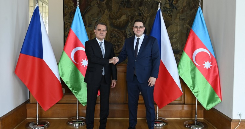 Jeyhun Bayramov meets with his Czech counterpart