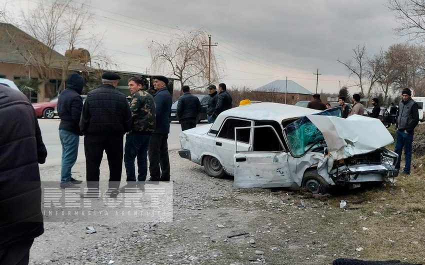 Xaçmazda minik avtomobilləri toqquşub, xəsarət alanlar var