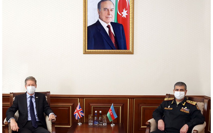 Azerbaijan, Great Britain mull issues of defense cooperation
