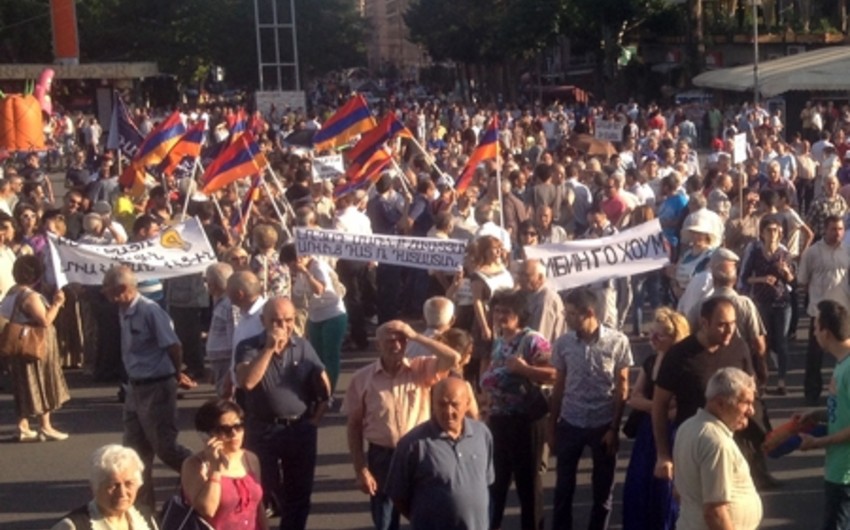В Ереване продолжаются акции протеста, есть задержанные