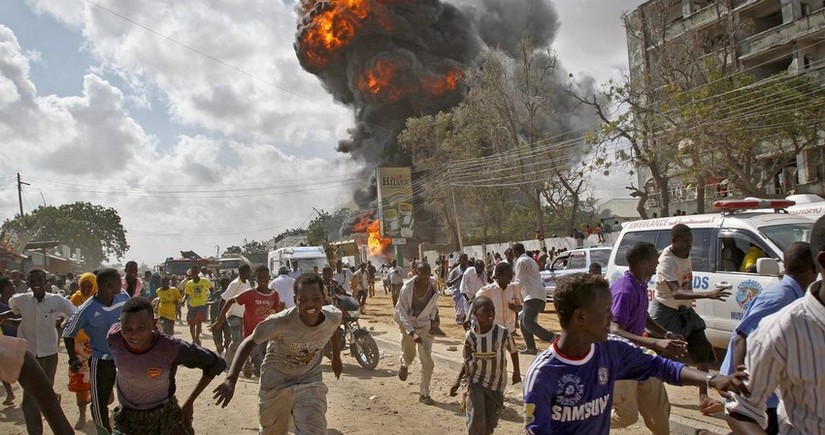 СМИ: Мощный взрыв прогремел в столице Сомали