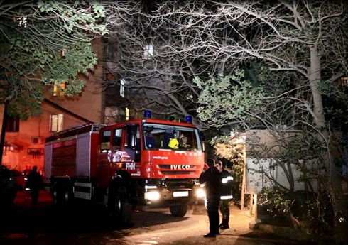 В Баку произошел пожар в двухэтажном жилом доме