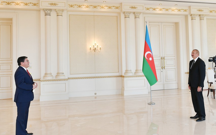 Ilham Aliyev receives credentials of newly-appointed ambassador of Chili