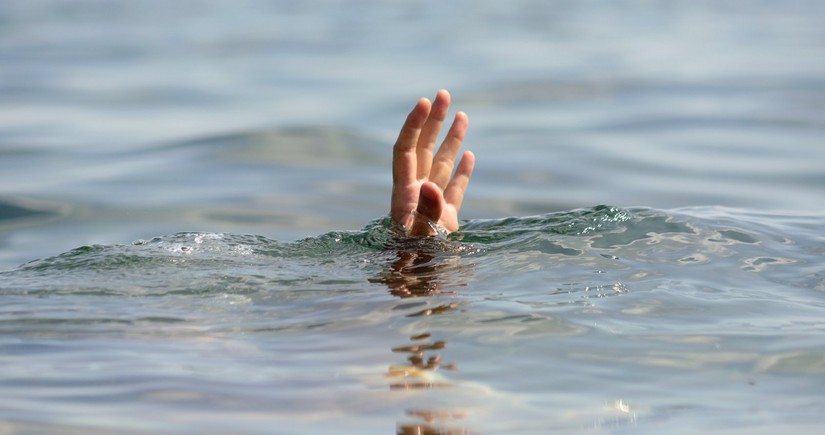 Водолазы нашли тело утонувшего в Джейранбатанском водоканале подростка