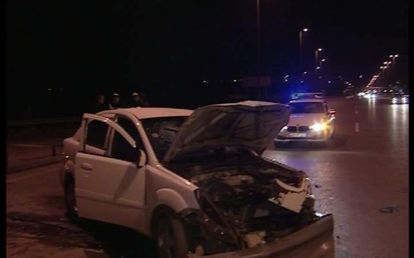Получивший ножевые ранения житель Баку попал в ДТП по дороге в больницу, пострадала и его мать - ФОТО