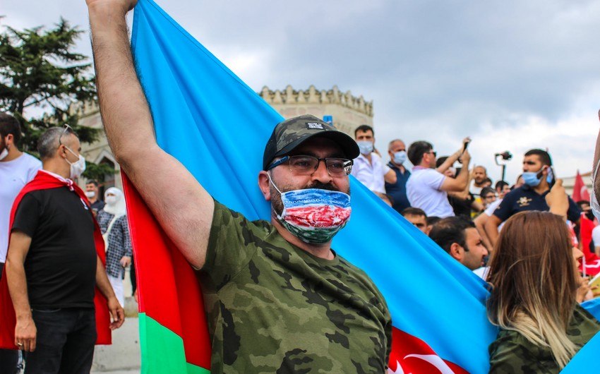 В Стамбуле состоялся митинг в поддержку Азербайджана 