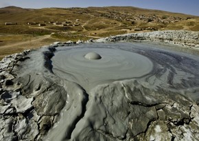 Volcano erupts in Baku