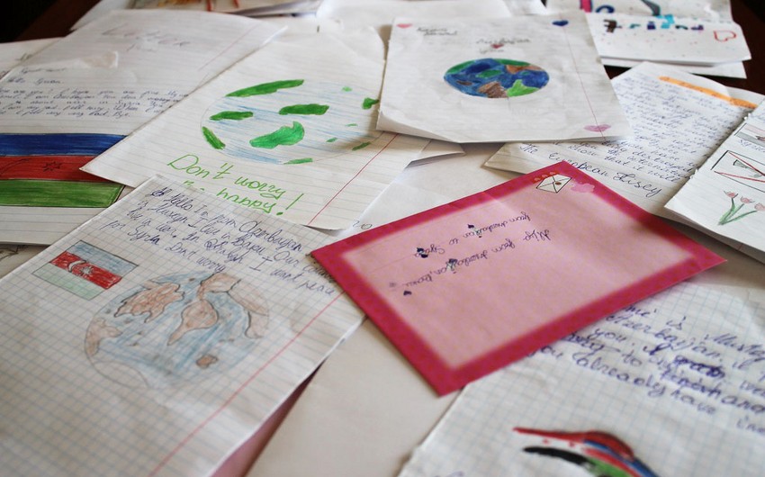Azerbaijani students sent gifts and letters to Syrian peers