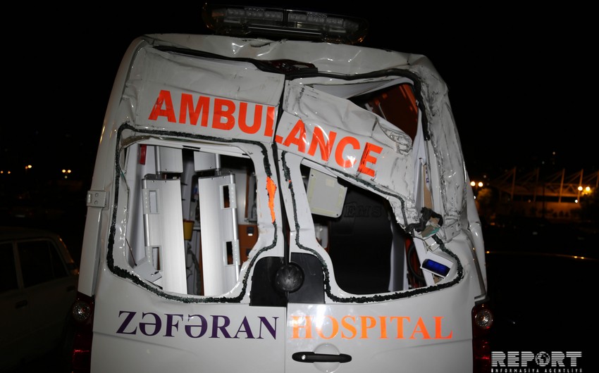 В Баку автомобиль скорой помощи совершил аварию, есть пострадавшие - ФОТО - ВИДЕО
