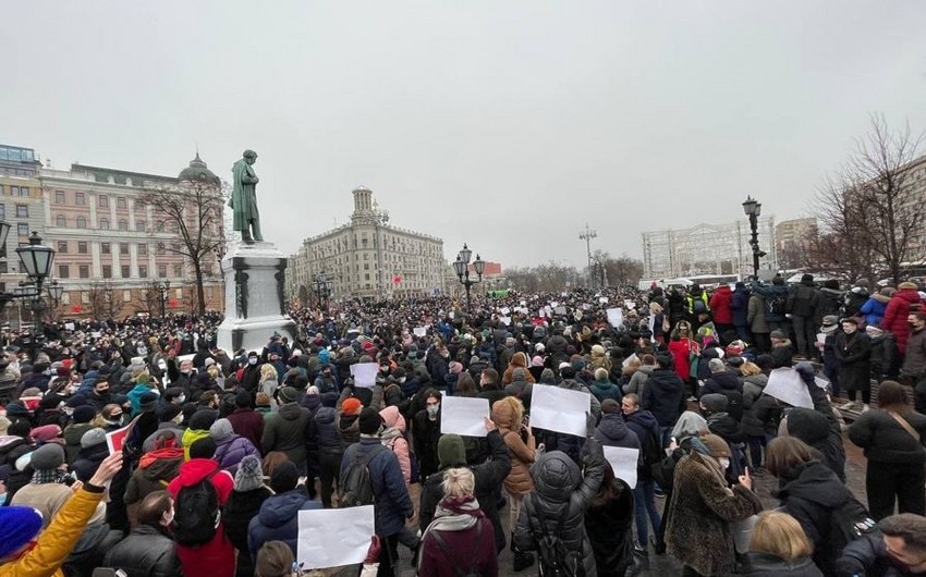  Thousands of Navalny supporters join protests across Russia