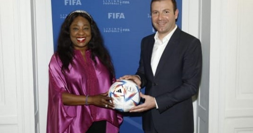 FIFA-nın baş katibi Parisdə Elxan Məmmədovla görüşüb