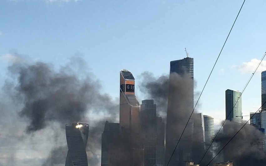 В Москва-Сити загорелся строящийся небоскреб
