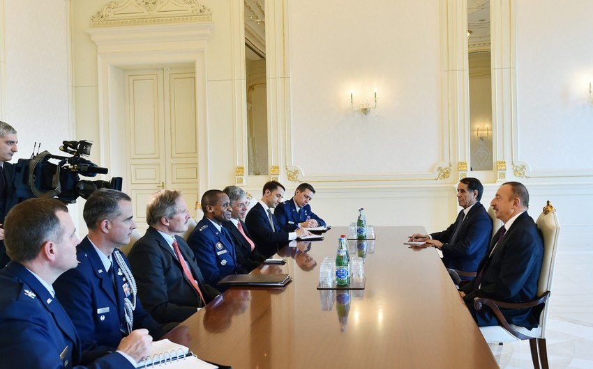 Президент Ильхам Алиев принял делегацию, возглавляемую командующим транспортным командованием США