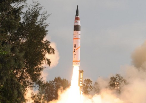 Индийские ученые провели успешное испытание баллистической ракеты 