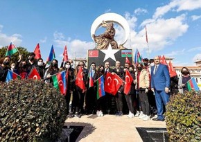 Azerbaijani Ambassador to Turkey visits Khojaly monument 